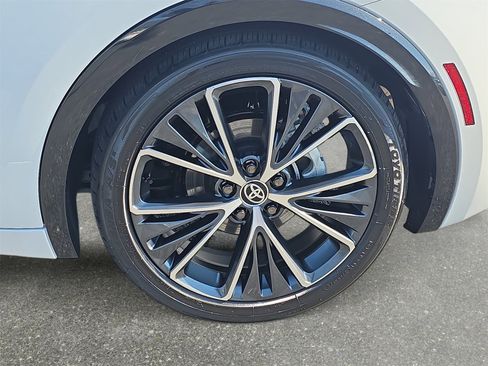 Used 2024 Toyota Prius LE image 33