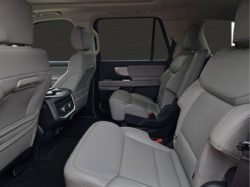 Used 2025 Ford Expedition Active image 10