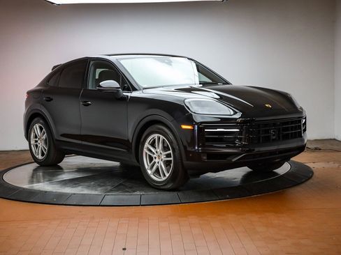 Used 2025 Porsche Cayenne image 14