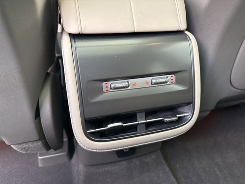 Used 2024 Lincoln Nautilus Premier w/ Equipment Group 102A image 11