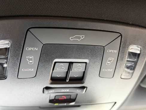 Used 2025 Toyota Sienna XLE Woodland Edition AWD/4WD image 35