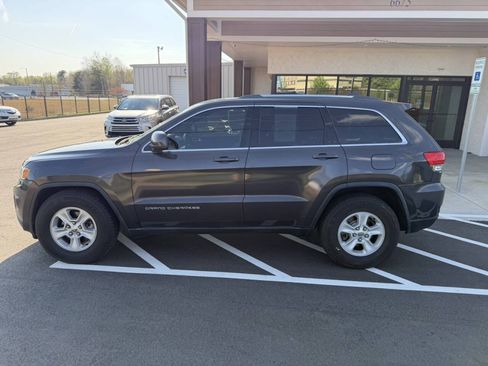 Used 2015 Jeep Grand Cherokee Laredo w/ Quick Order Package 23E RWD image 3