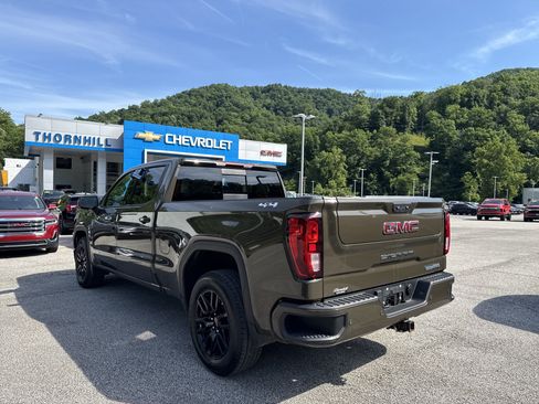 Used 2023 GMC Sierra 1500 Elevation w/ Preferred Package AWD/4WD image 8