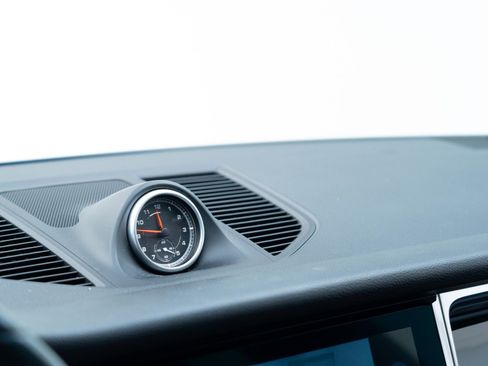 Certified 2021 Porsche Macan image 26