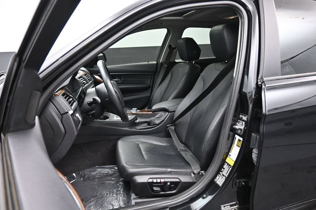 Used 2013 BMW 328i xDrive Sedan AWD/4WD image 17