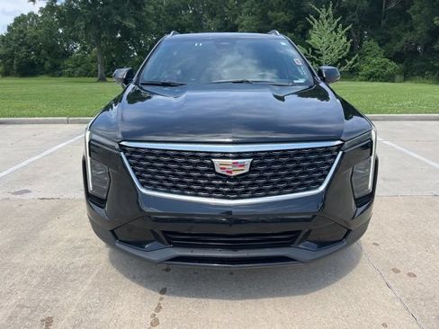 Used 2025 Cadillac XT4 Premium Luxury FWD image 10