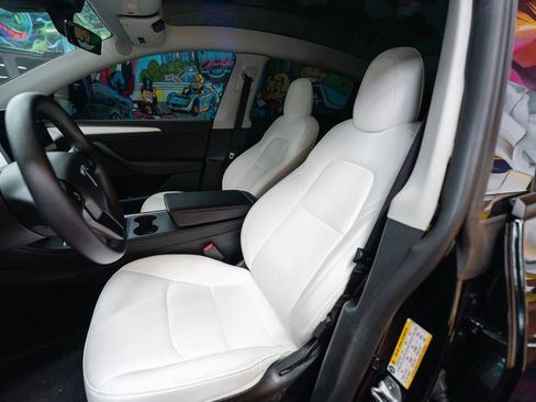 Used 2022 Tesla Model Y Performance image 8