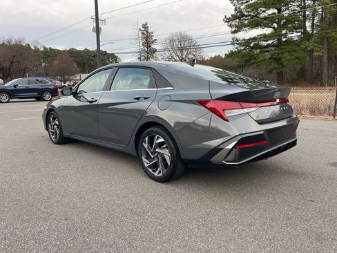 Certified 2025 Hyundai Elantra SEL w/ Cargo Package image 7