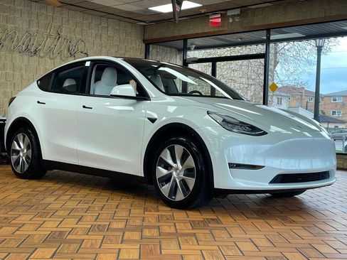 Used 2021 Tesla Model Y Long Range image 8
