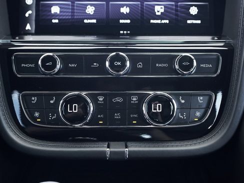 Used 2022 Bentley Bentayga image 53