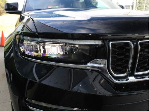 New 2025 Jeep Grand Cherokee Limited w/ Luxury Tech Group II image 34