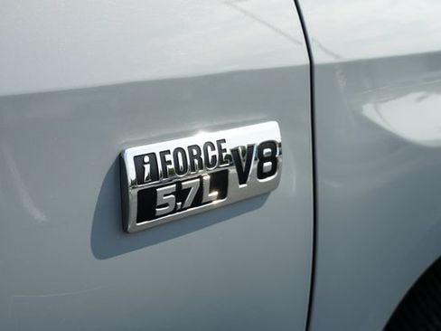 Used 2021 Toyota Tundra Limited w/ Limited Premium Package AWD/4WD image 12