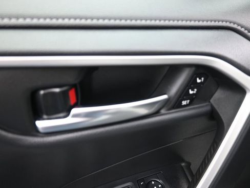 Used 2022 Toyota RAV4 Limited image 17