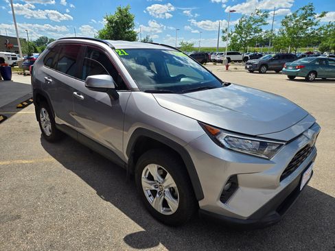 Used 2021 Toyota RAV4 XLE FWD image 3