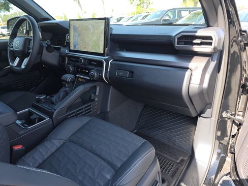 Used 2025 Toyota 4Runner Limited image 17