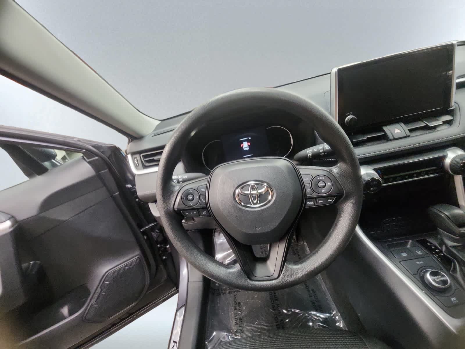 Used 2025 Toyota RAV4 LE AWD/4WD image 18