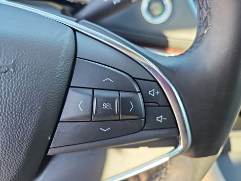 Used 2018 Cadillac XT5 Luxury w/ Driver Awareness Package image 18