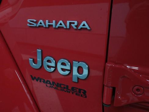 Used 2018 Jeep Wrangler Unlimited Sahara w/ Cold Weather Group image 37