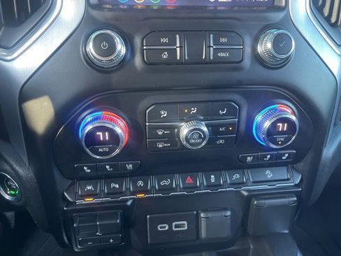 Used 2020 GMC Sierra 1500 SLT image 17