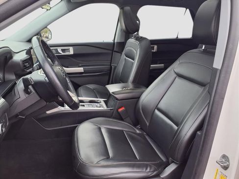 Used 2022 Ford Explorer XLT w/ Equipment Group 202A image 29