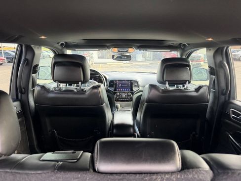 Used 2019 Jeep Grand Cherokee Altitude AWD/4WD image 18