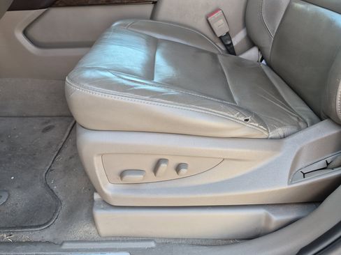 Used 2019 Chevrolet Suburban LT image 41