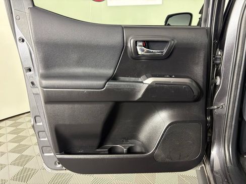 Used 2021 Toyota Tacoma TRD Off-Road AWD/4WD image 40