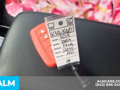 Used 2019 Toyota Prius XLE FWD image 17