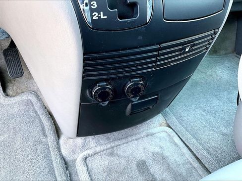 Used 2005 Toyota Sienna LE w/ LE Pkg 1 FWD image 27