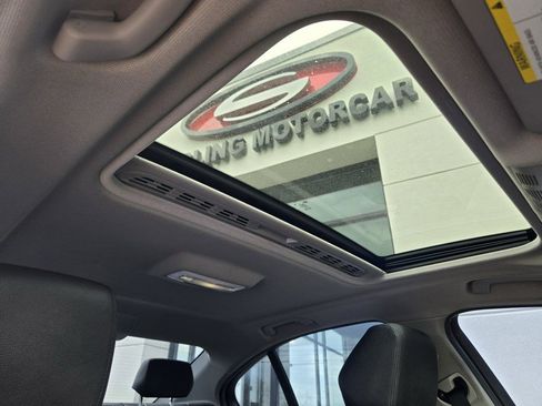 Used 2017 BMW 320i xDrive PREMIUM/WINTER w/ Premium Package image 4