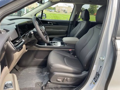 New 2027 Kia Carnival FWD image 8