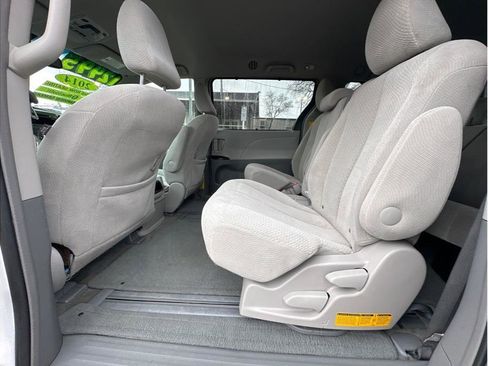 Used 2014 Toyota Sienna LE image 13