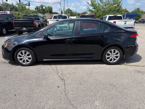 Used 2025 Toyota Corolla LE FWD image 3