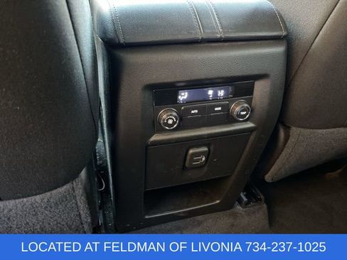 Used 2023 Chevrolet Traverse LT image 20