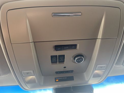 Used 2015 Chevrolet Suburban LTZ AWD/4WD image 27