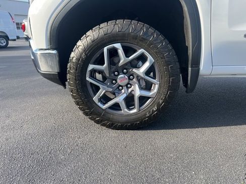 Used 2023 GMC Sierra 1500 SLT image 2