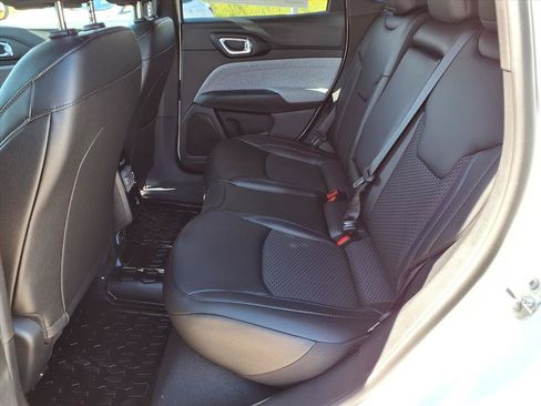 New 2025 Jeep Compass Latitude w/ Convenience Group AWD/4WD image 27