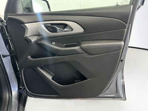 Used 2019 Chevrolet Traverse LT FWD image 34