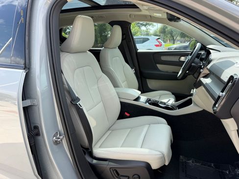 Certified 2026 Volvo XC40 B5 Plus AWD/4WD image 10