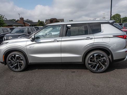 New 2024 Mitsubishi Outlander 4WD Plug-In Hybrid image 14