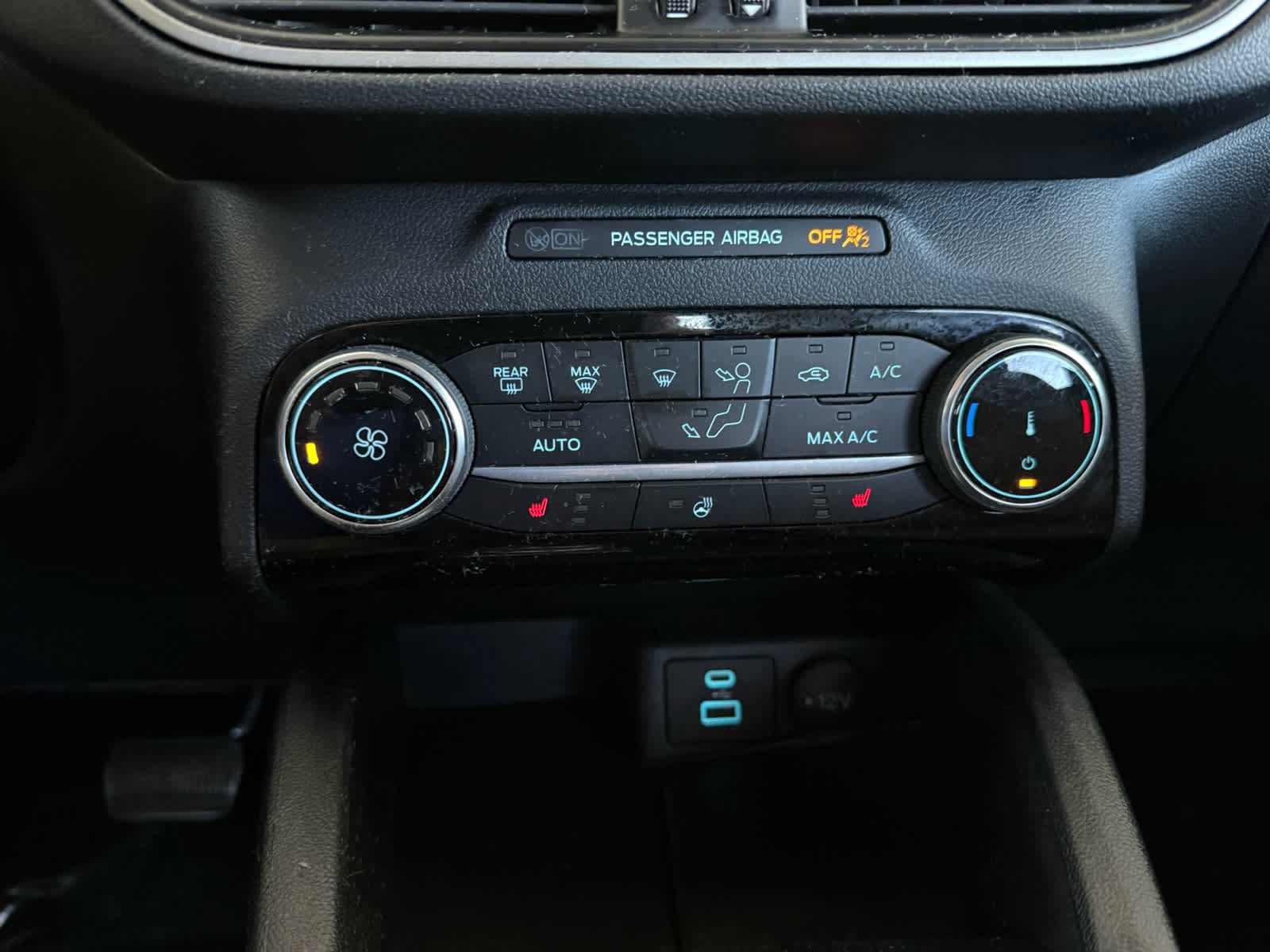 Used 2022 Ford Escape SE w/ Cold Weather Package FWD image 14