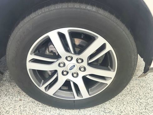 Used 2024 Ford Expedition Limited image 13