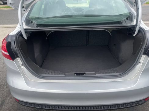 Used 2016 Ford Focus SE w/ SE Power Seat Package FWD image 19