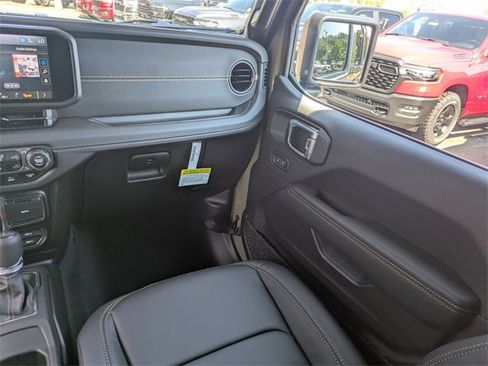 New 2025 Jeep Wrangler Unlimited Rubicon 392 image 17