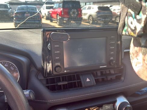 Used 2020 Toyota RAV4 XLE image 5