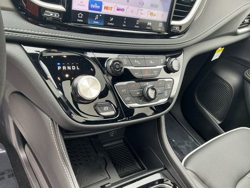 New 2027 Chrysler Pacifica Limited AWD/4WD image 33