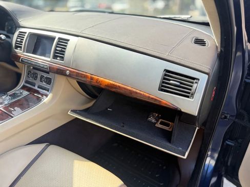 Used 2012 Jaguar XF Portfolio image 13