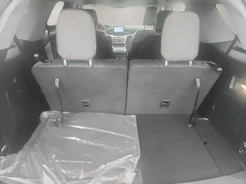 Used 2024 Ford Explorer XLT w/ Equipment Group 202A AWD/4WD image 9