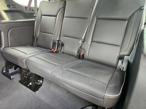 Used 2025 Chevrolet Suburban Premier RWD image 31