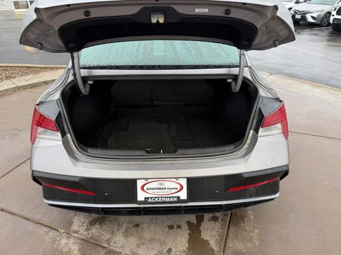 Used 2024 Hyundai Elantra Limited image 7